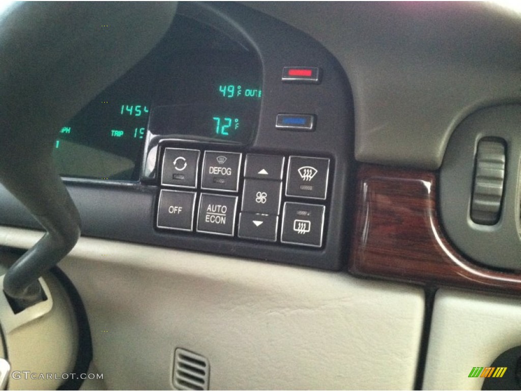 1997 Cadillac DeVille Sedan Controls Photo #57982529