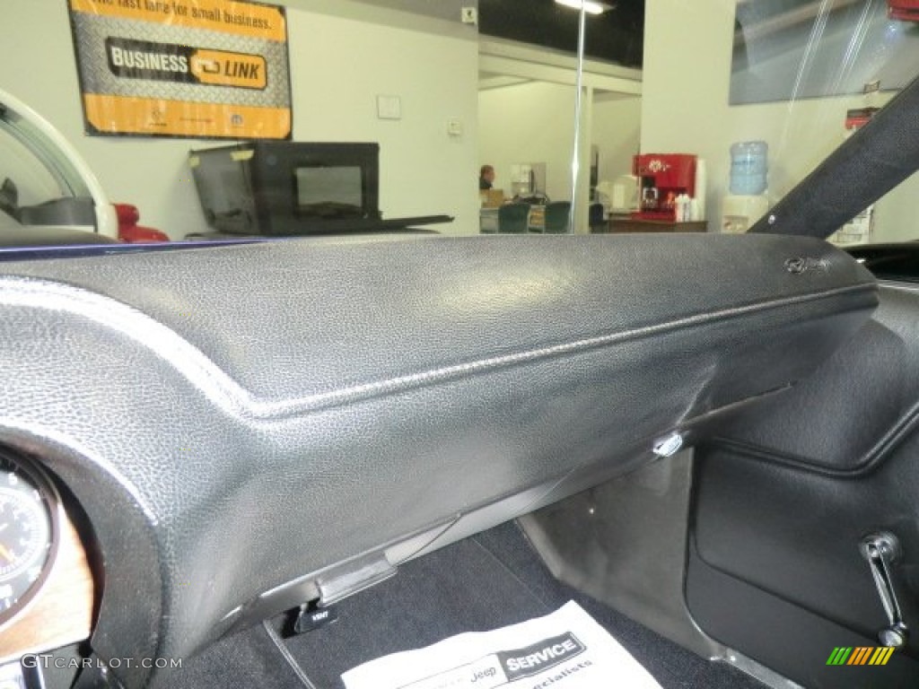 1970 Dodge Challenger R/T Coupe Black Dashboard Photo #57985091