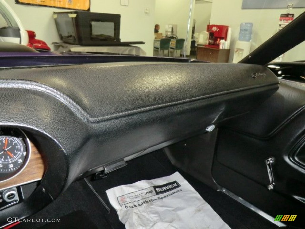 1970 Dodge Challenger R/T Coupe Black Dashboard Photo #57985097
