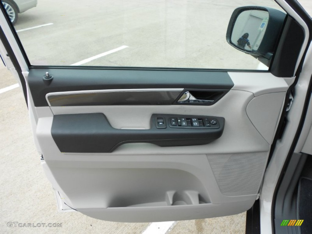 2012 Volkswagen Routan S Aero Gray Door Panel Photo #57990593