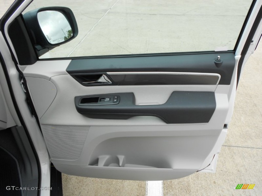 2012 Volkswagen Routan S Aero Gray Door Panel Photo #57990611