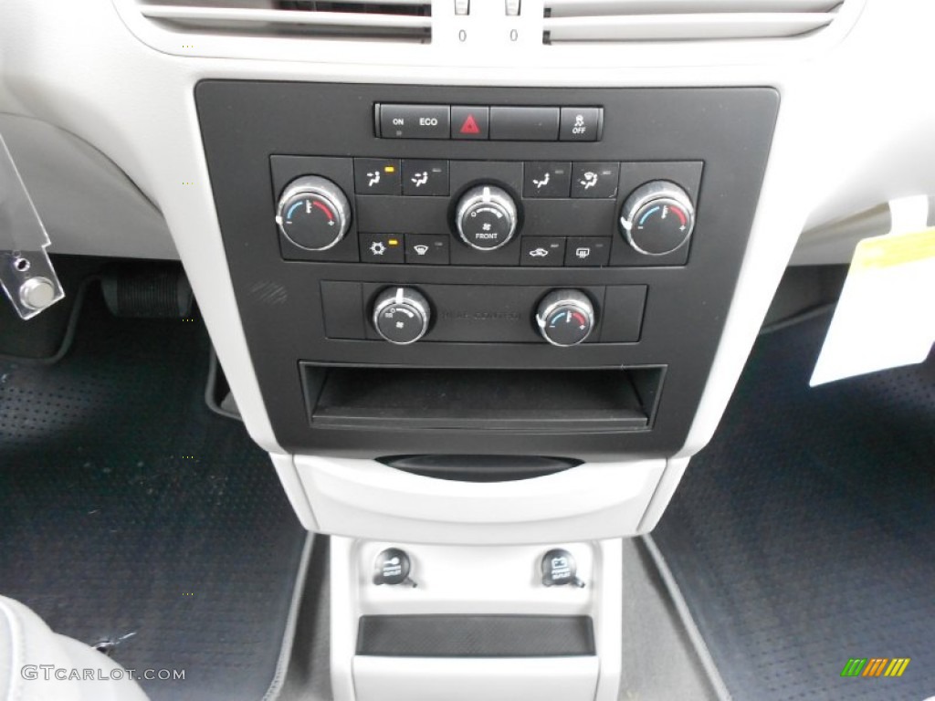 2012 Volkswagen Routan S Controls Photo #57990701