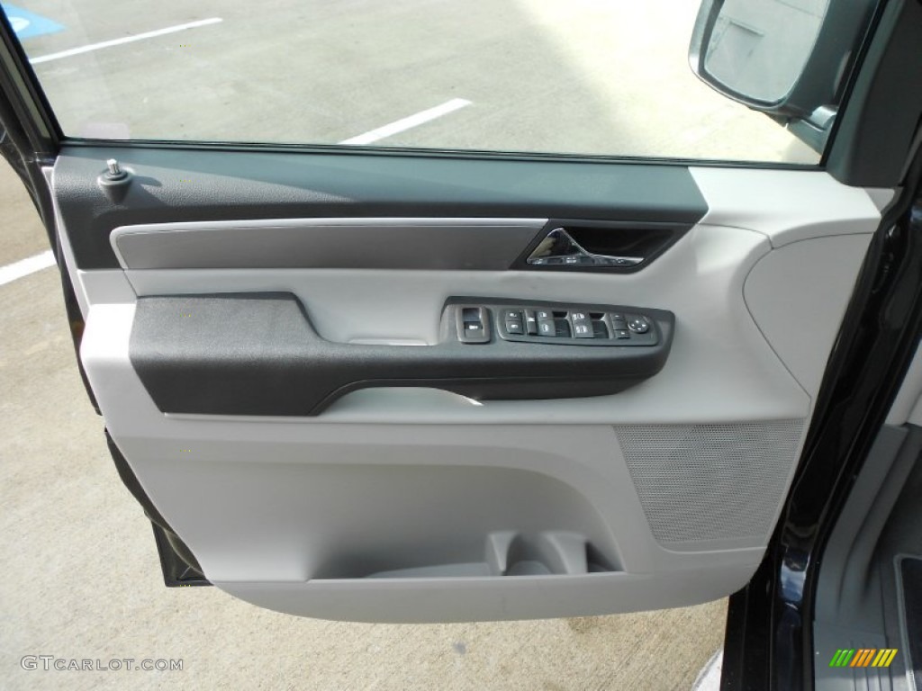 2012 Volkswagen Routan SE Aero Gray Door Panel Photo #57990854