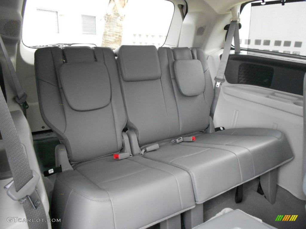 Aero Gray Interior 2012 Volkswagen Routan SE Photo #57990914