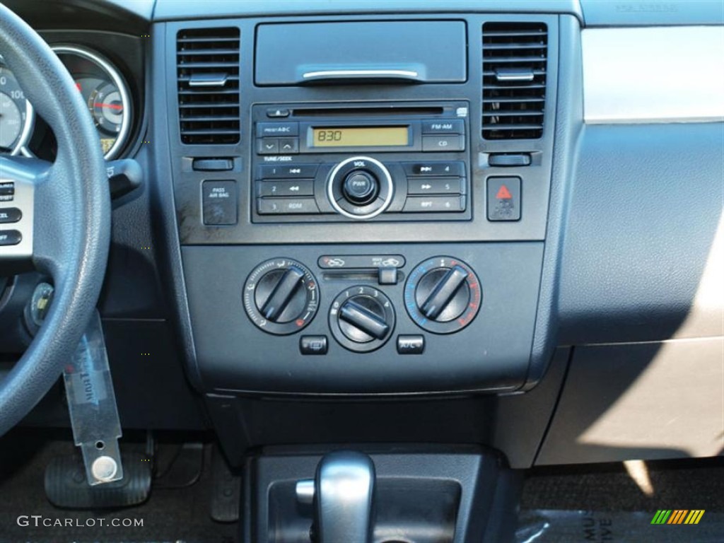 2008 Versa 1.8 S Hatchback - Magnetic Gray / Charcoal photo #12