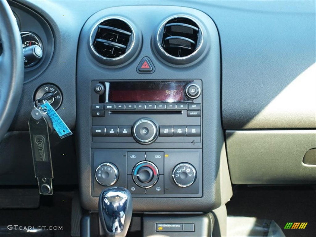 2010 G6 Sedan - Summit White / Ebony photo #11