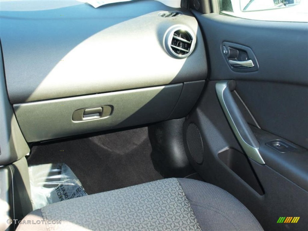 2010 G6 Sedan - Summit White / Ebony photo #12