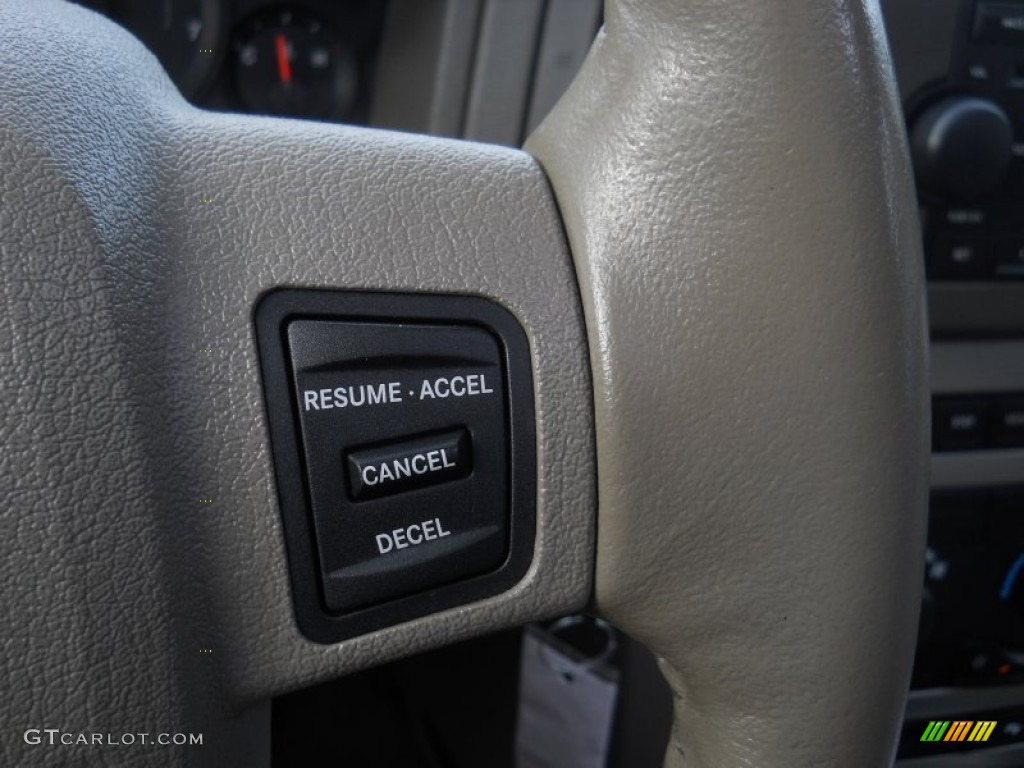 2005 Grand Cherokee Laredo 4x4 - Dark Khaki Pearl / Khaki photo #11