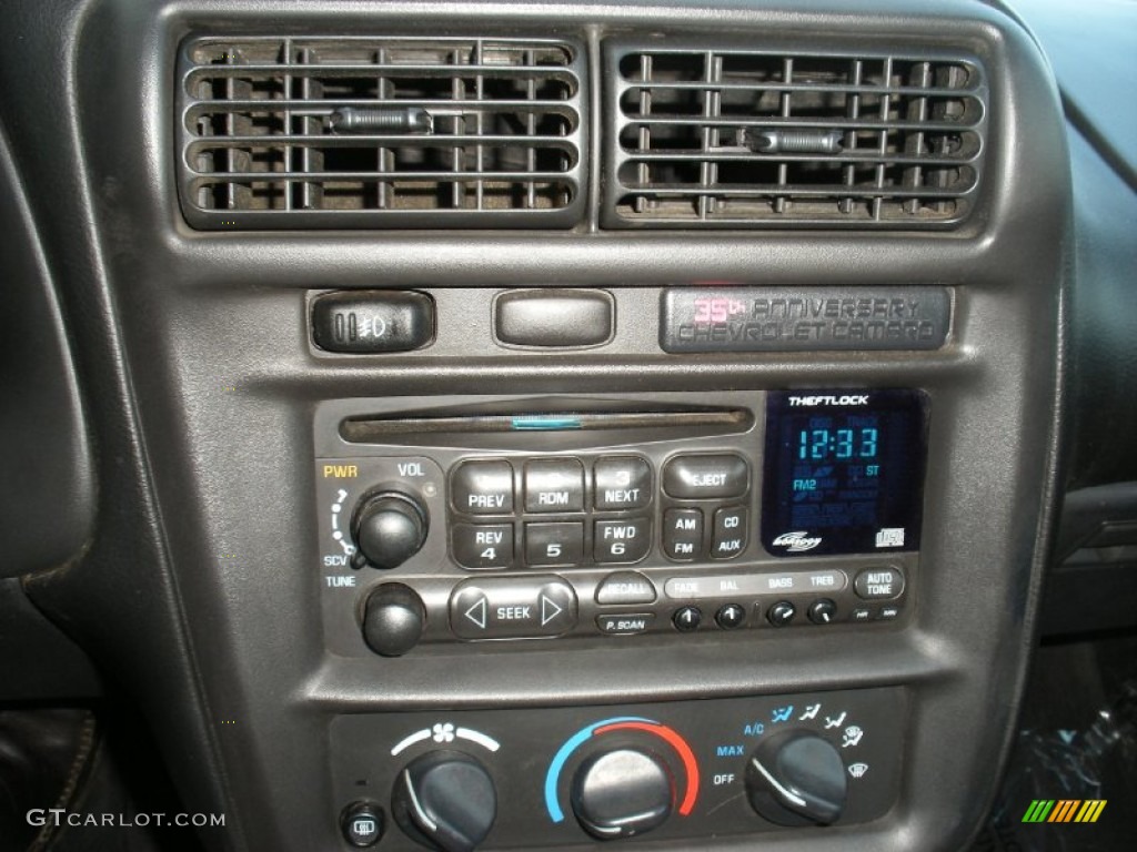 2002 Chevrolet Camaro Convertible Controls Photo #58014686