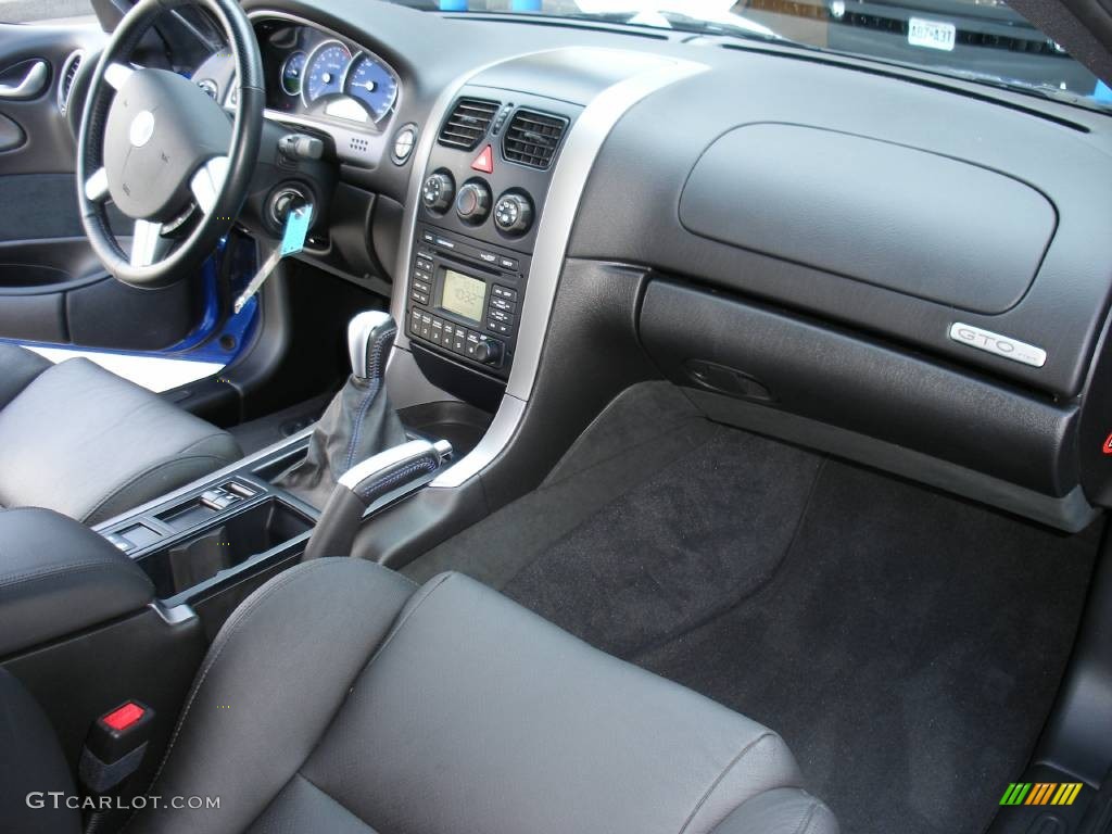 2006 Pontiac GTO Coupe Black Dashboard Photo #58019795