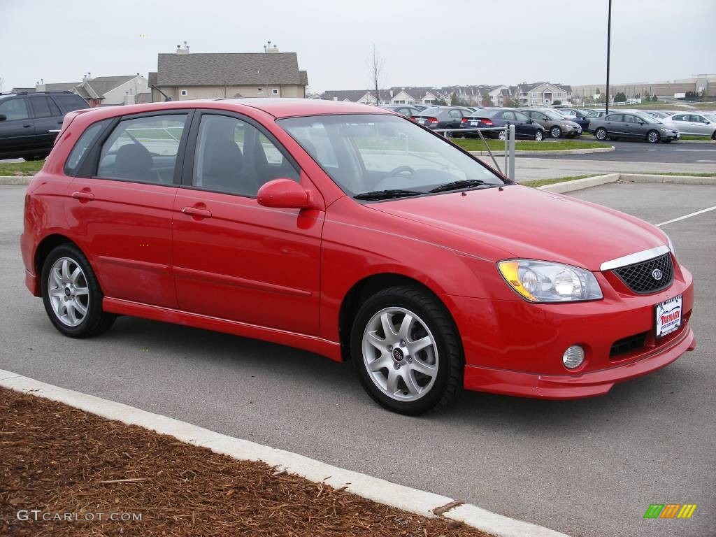 2005 Spectra 5 Wagon - Radiant Red / Gray photo #1