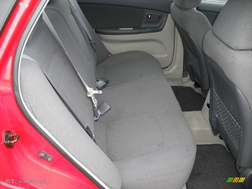 2005 Spectra 5 Wagon - Radiant Red / Gray photo #20
