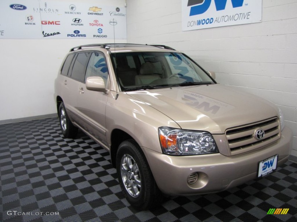 2005 Highlander V6 4WD - Sonora Gold Pearl / Ivory photo #1