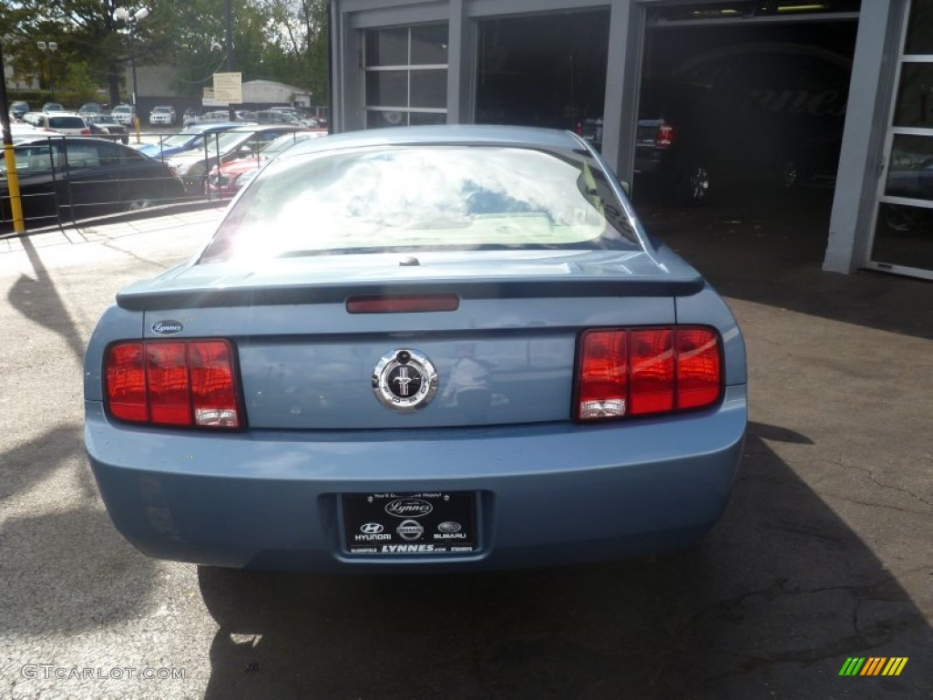 2007 Mustang V6 Premium Coupe - Windveil Blue Metallic / Medium Parchment photo #12