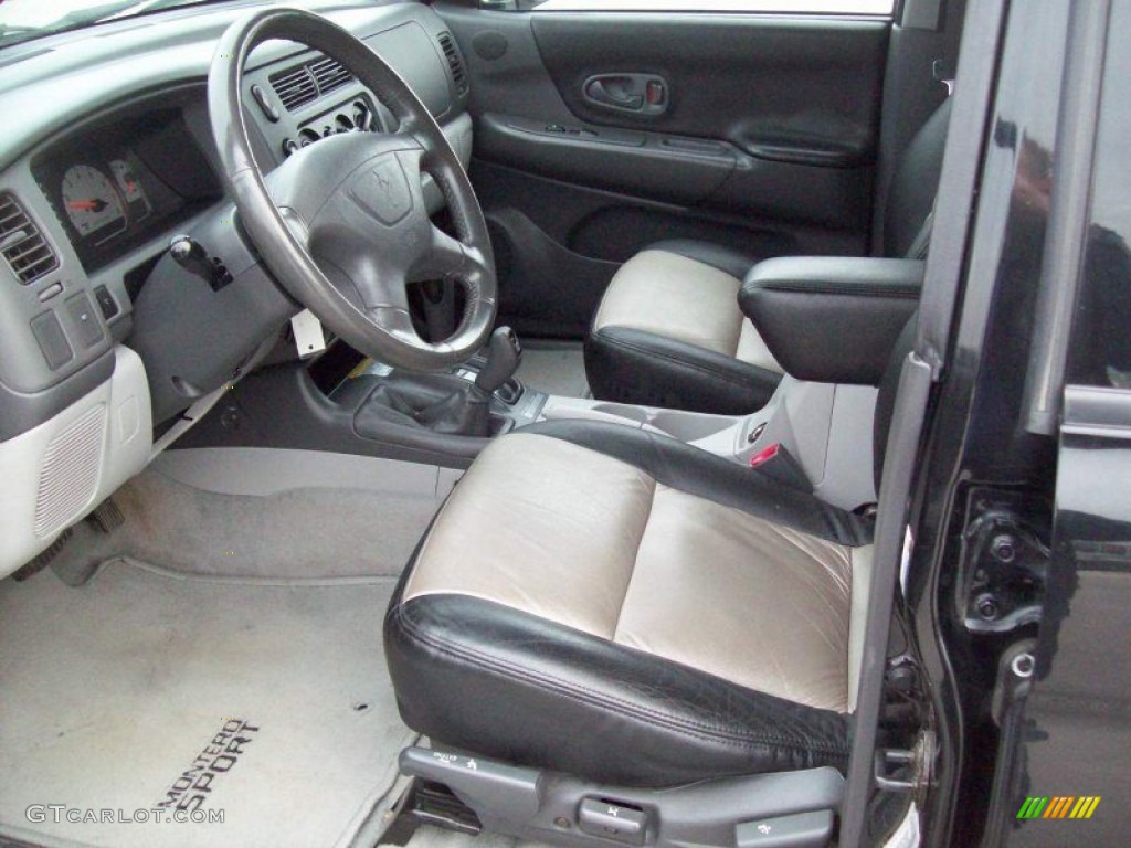 Tan Interior 2002 Mitsubishi Montero Sport XLS 4x4 Photo #58025651