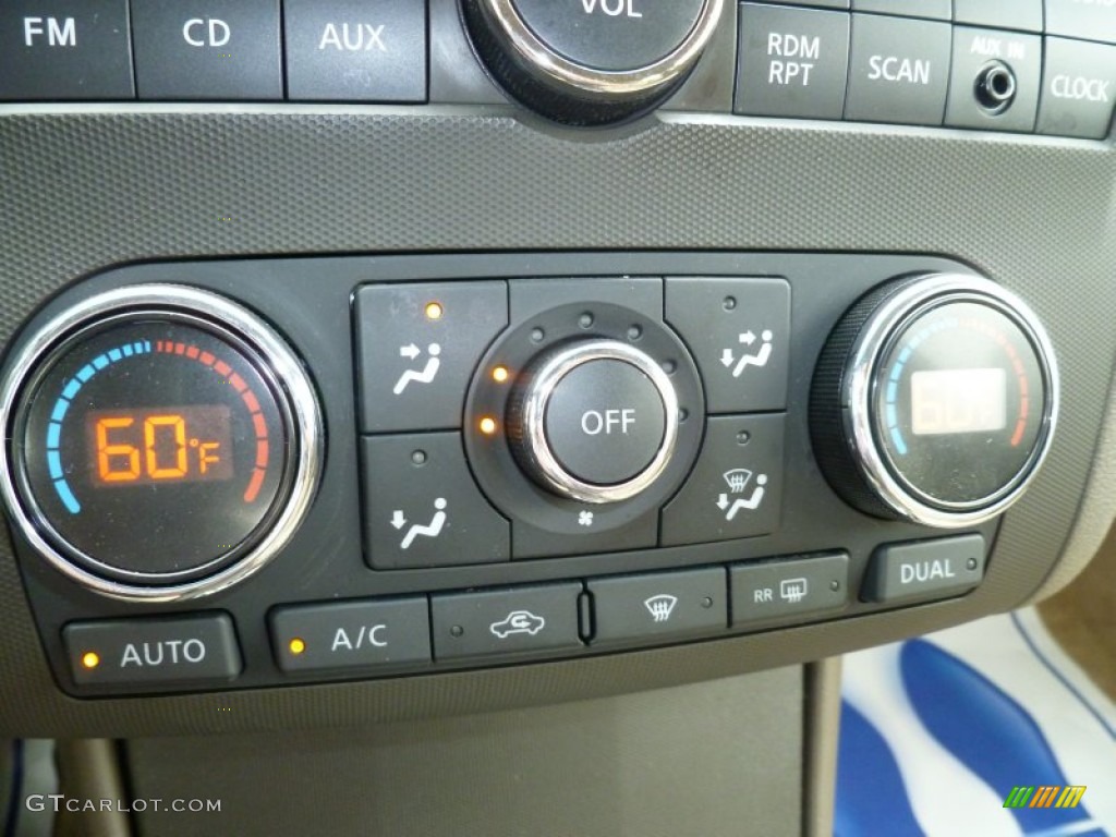 2010 Nissan Altima Hybrid Controls Photos