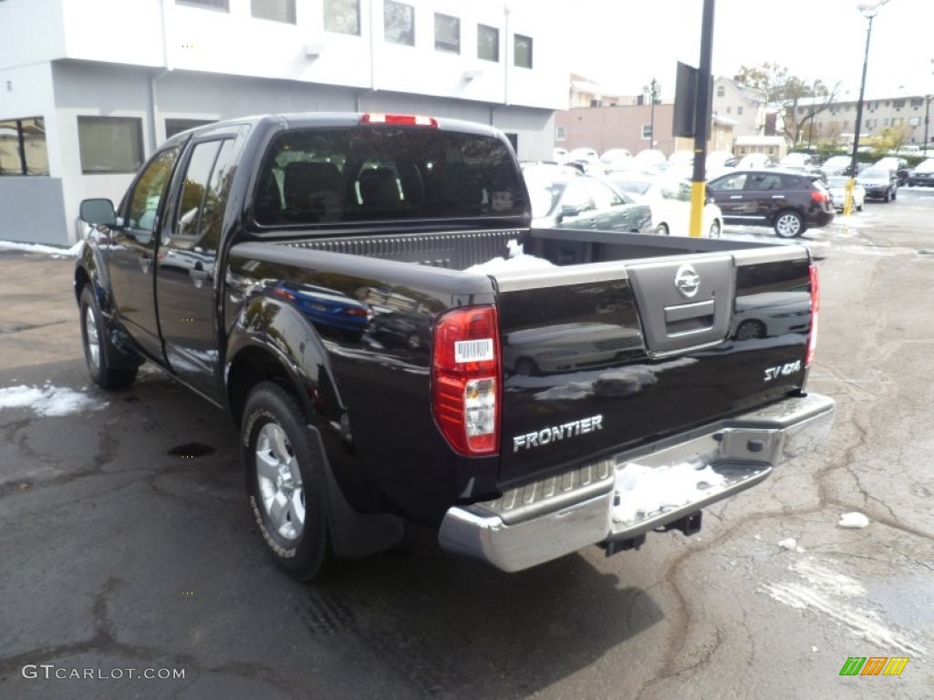 2011 Frontier SV Crew Cab 4x4 - Super Black / Graphite photo #12