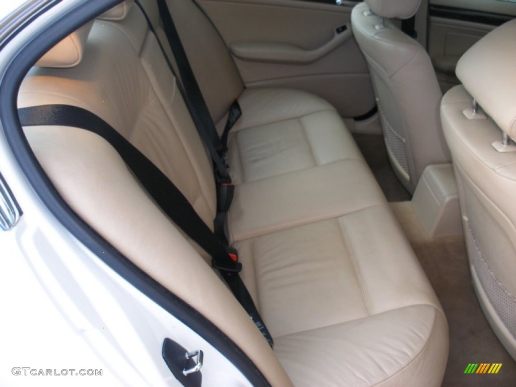 2004 3 Series 330xi Sedan - Alpine White / Sand photo #16