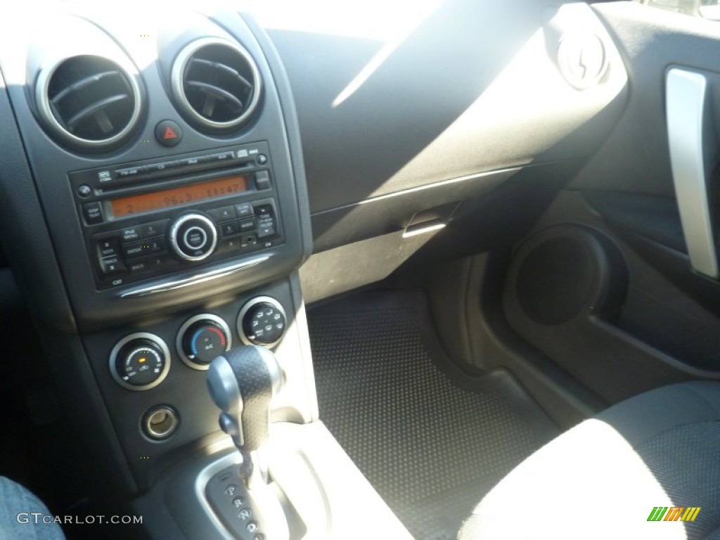 2011 Rogue S AWD - Gotham Gray Metallic / Black photo #28