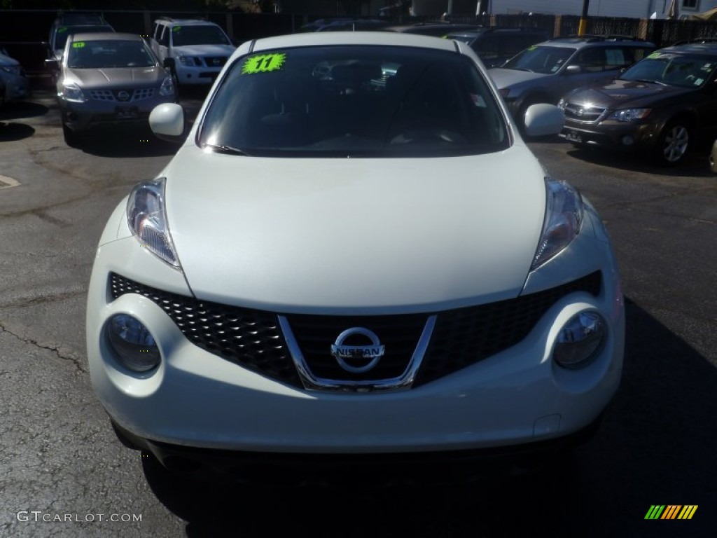 2011 Juke S AWD - White Pearl / Black/Silver Trim photo #2