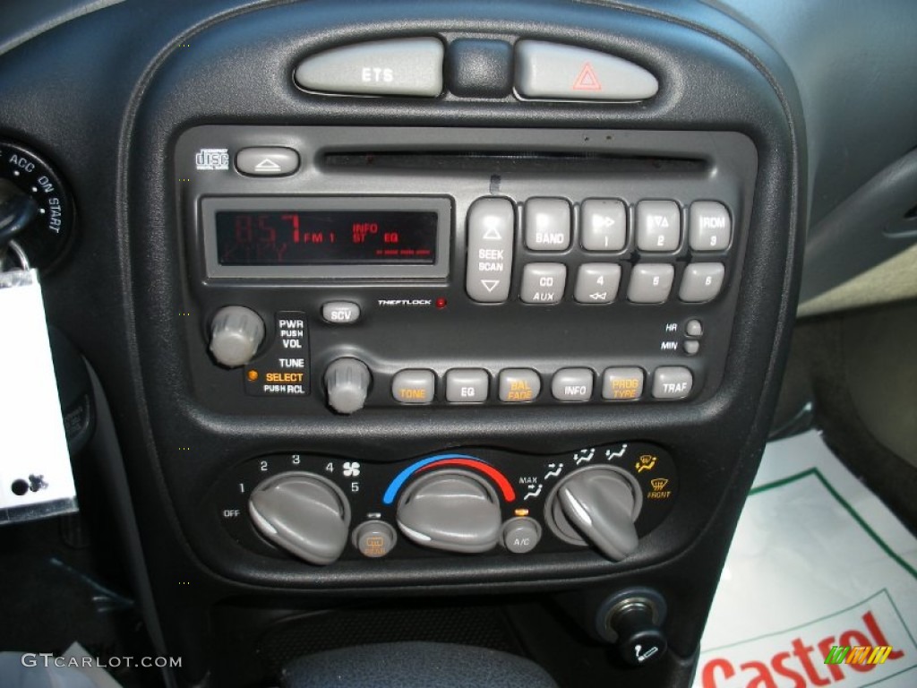 2002 Pontiac Grand Am SE Sedan Controls Photo #58031521