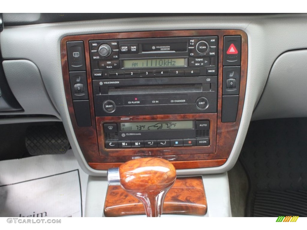 2002 Volkswagen Passat GLX 4Motion Sedan Controls Photo #58035932