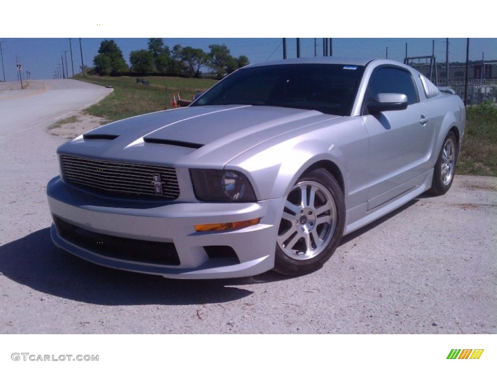 2005 Mustang V6 Premium Coupe - Satin Silver Metallic / Dark Charcoal photo #1