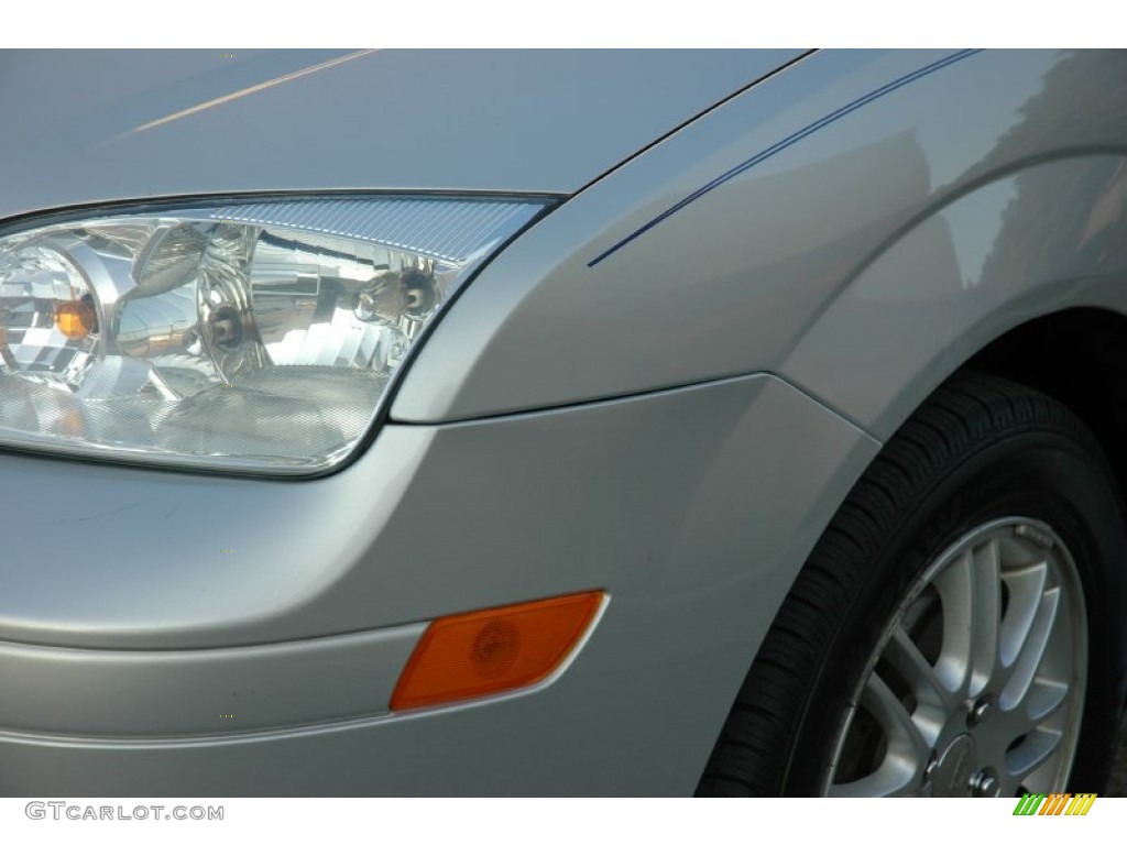 2007 Focus ZXW SE Wagon - CD Silver Metallic / Charcoal/Light Flint photo #6