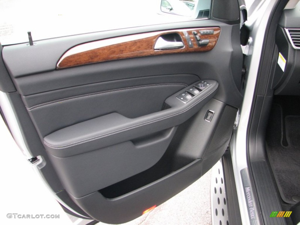 2012 Mercedes-Benz ML 350 BlueTEC 4Matic Door Panel Photos