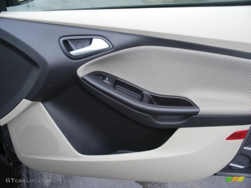 2012 Focus SE Sedan - Sterling Grey Metallic / Stone photo #31