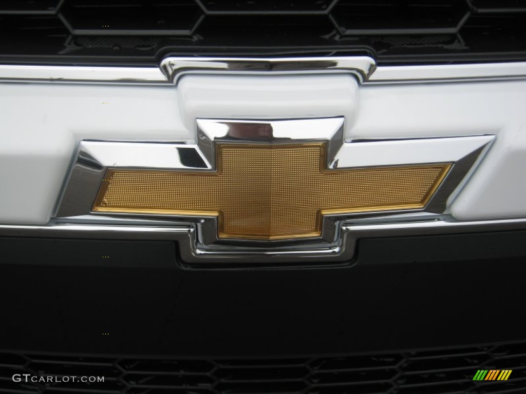 2012 Chevrolet Sonic LS Sedan Marks and Logos Photos