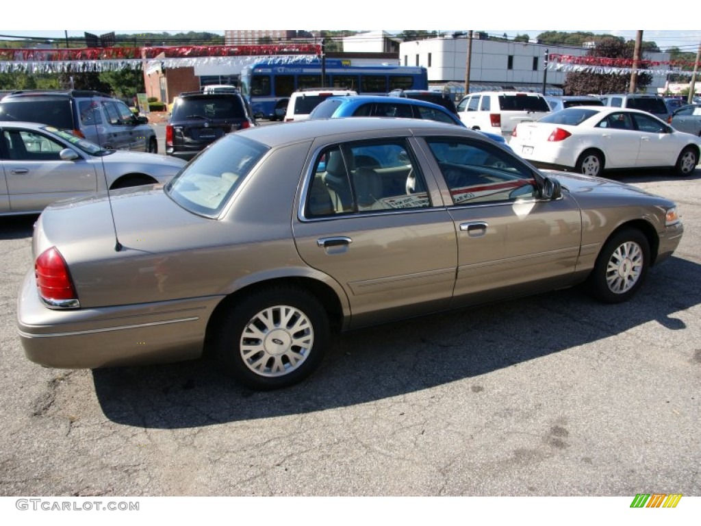 2005 Arizona Beige Metallic Ford Crown Victoria LX 57969640 Photo 4