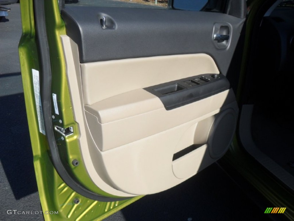 2012 Patriot Latitude - Rescue Green Metallic / Dark Slate Gray photo #9