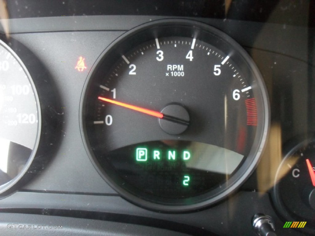 2012 Patriot Latitude - Rescue Green Metallic / Dark Slate Gray photo #14