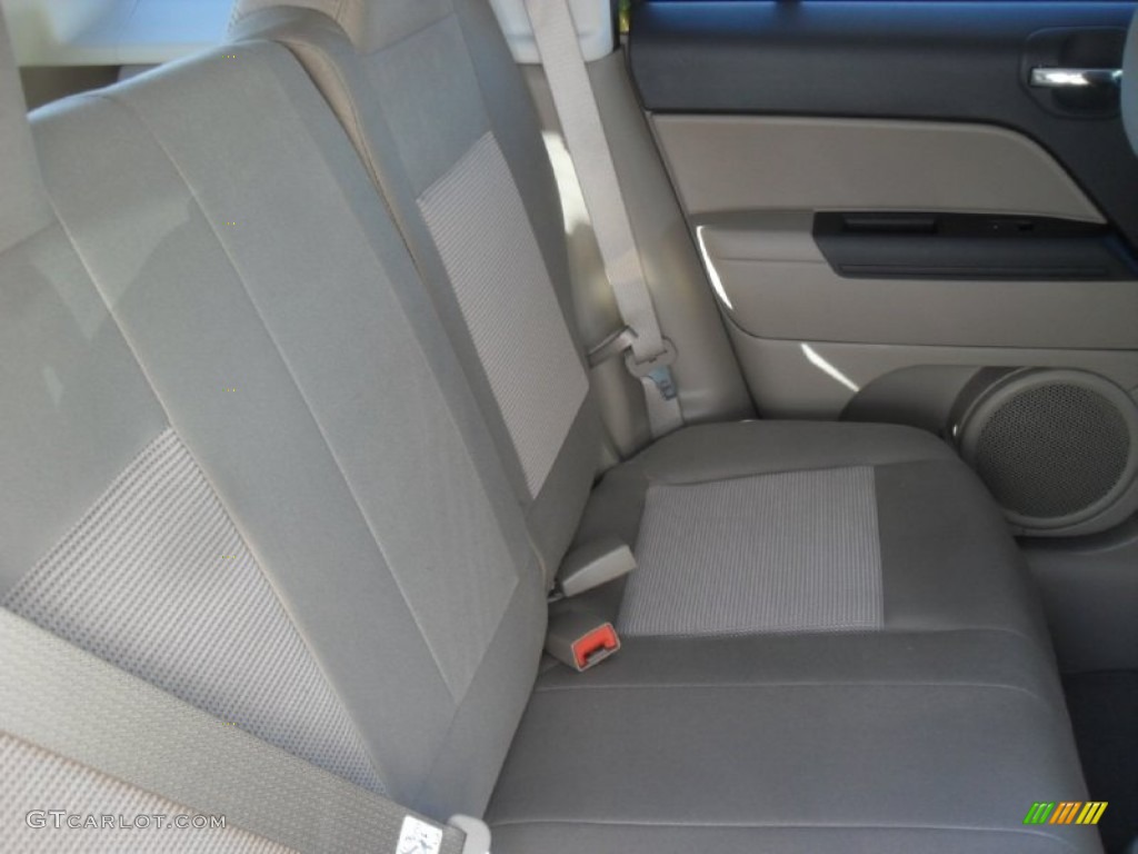 2012 Patriot Latitude - Rescue Green Metallic / Dark Slate Gray photo #19