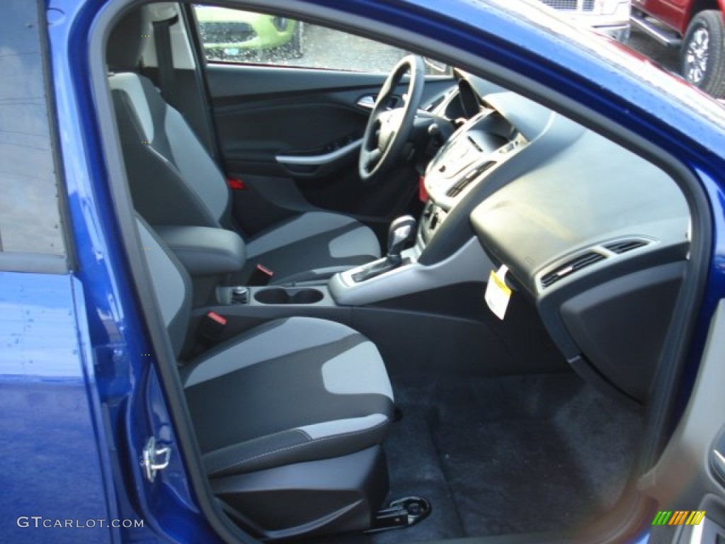 2012 Focus SE Sport Sedan - Sonic Blue Metallic / Two-Tone Sport photo #16