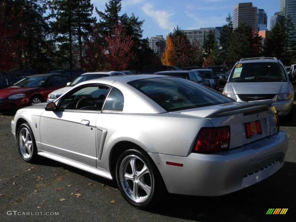 2000 Mustang V6 Coupe - Silver Metallic / Medium Graphite photo #4