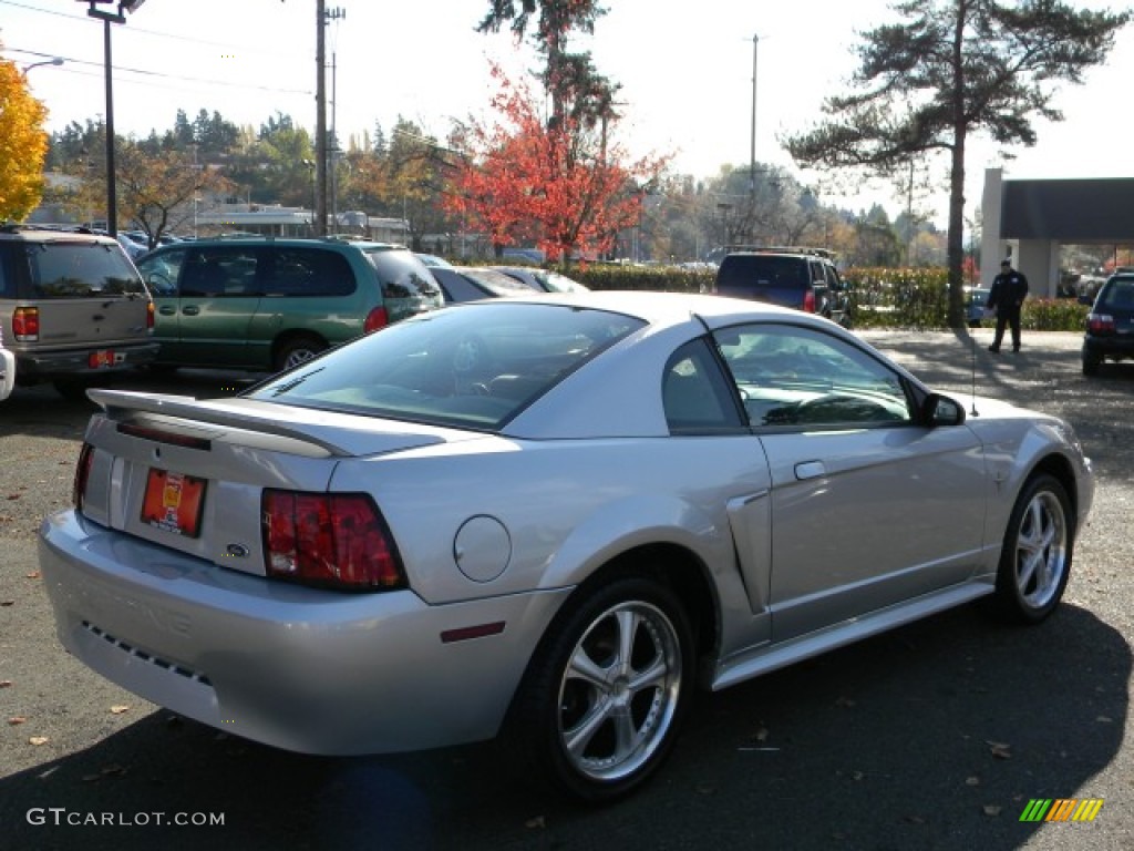2000 Mustang V6 Coupe - Silver Metallic / Medium Graphite photo #5
