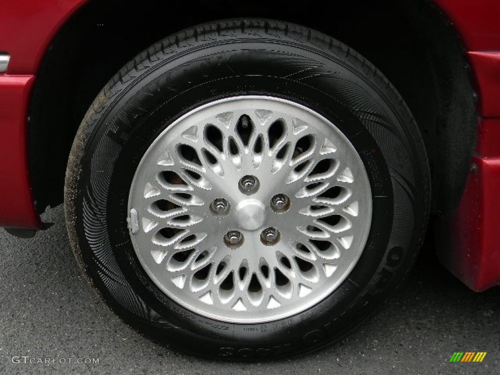 1996 Chrysler Town & Country LX Wheel Photos