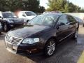 Deep Black - Passat Lux Sedan Photo No. 3