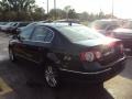 Deep Black - Passat Lux Sedan Photo No. 4