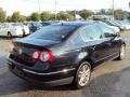 Deep Black - Passat Lux Sedan Photo No. 6