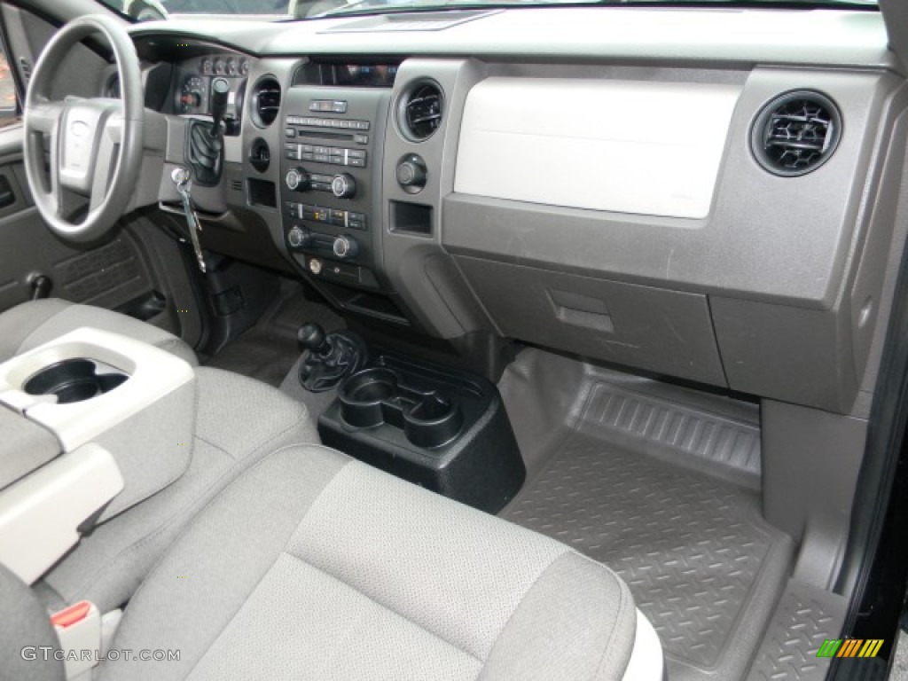 2009 Ford F150 STX SuperCab 4x4 Stone/Medium Stone Dashboard Photo #58065272
