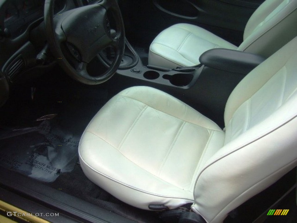 2002 Mustang V6 Convertible - Zinc Yellow / Oxford White photo #8