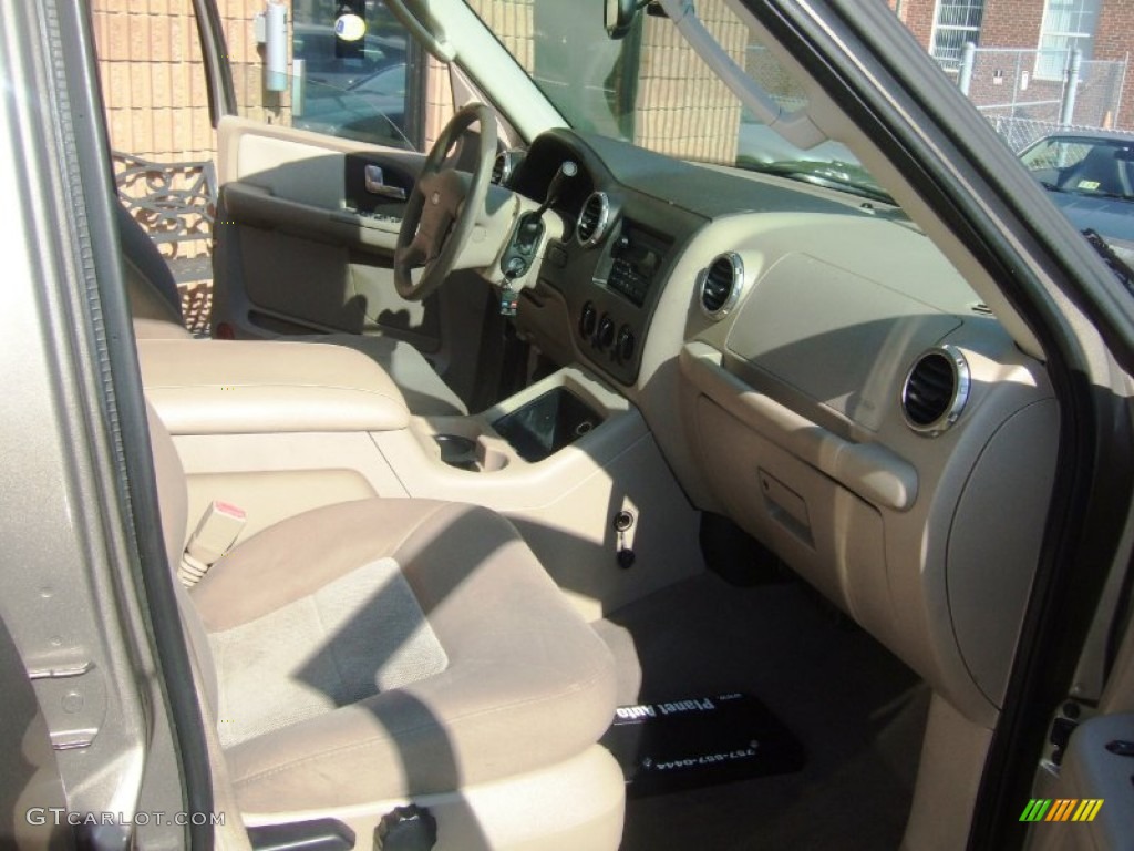 2003 Expedition XLT - Arizona Beige Metallic / Medium Parchment photo #8