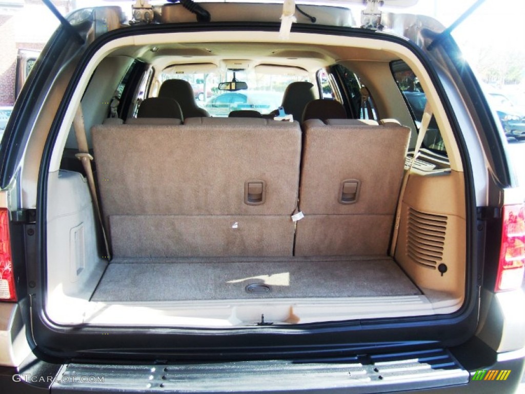 2003 Expedition XLT - Arizona Beige Metallic / Medium Parchment photo #10