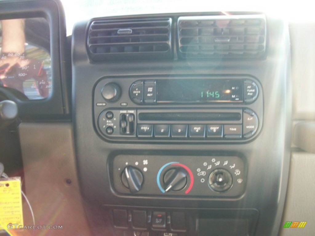 2004 Wrangler Sahara 4x4 - Shale Green Metallic / Khaki photo #14