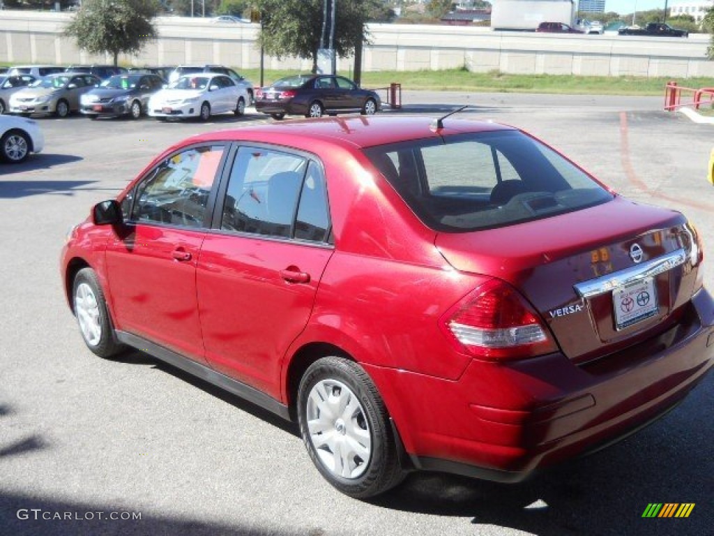 2010 Versa 1.8 S Sedan - Red Brick Metallic / Charcoal photo #5