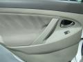 Super White - Camry LE Photo No. 21