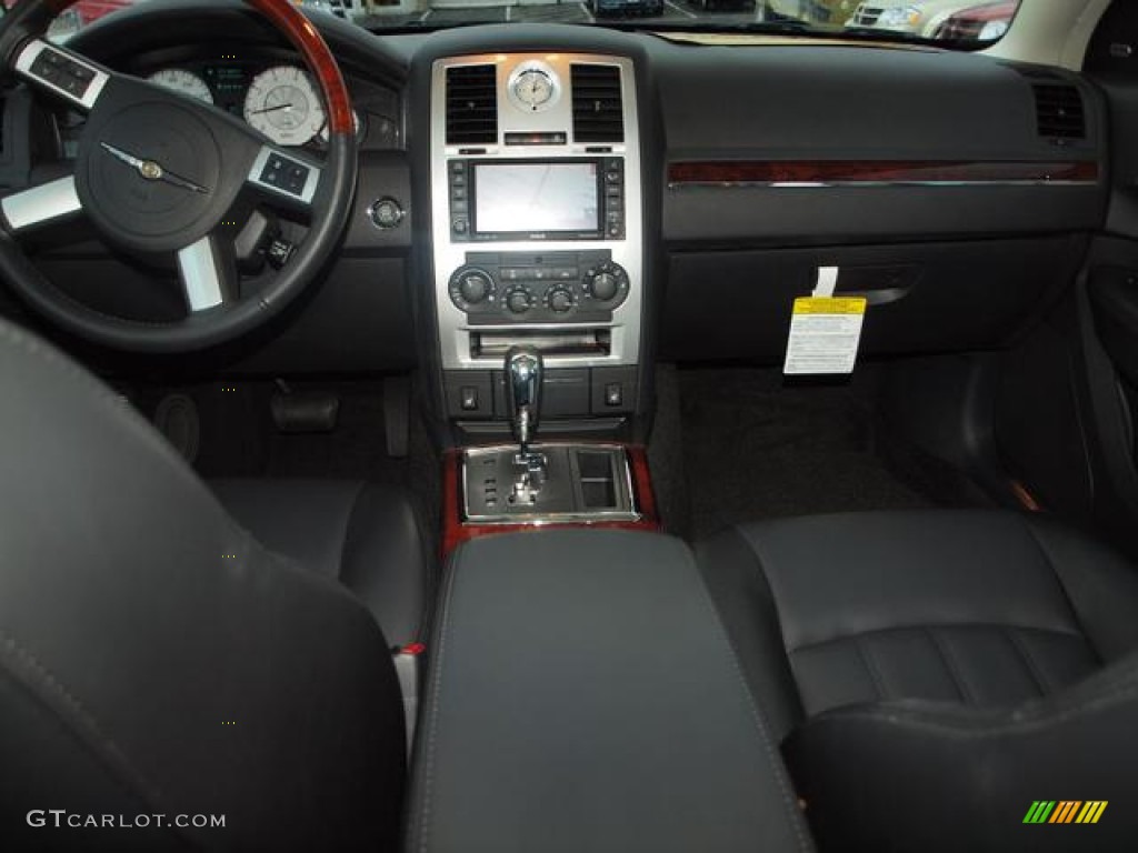 2010 Chrysler 300 C HEMI Dashboard Photos
